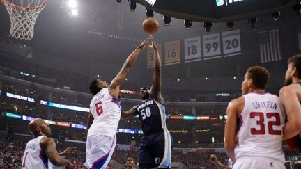 Zach Randolph tente sa chance (NOAH GRAHAM / NBAE / GETTY IMAGES)