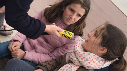 Place Bellecour avec Héloïse et Juliette au micro d'Ingrid Pohu (INGRID POHU / RADIO FRANCE)