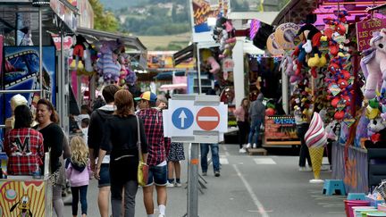 Une fête foraine à Montbrisson&nbsp;avec mesures barrières contre le Covid-19, le 15 juillet 2020. (photo d'illustration) (REMY PERRIN / MAXPPP)