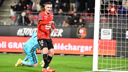 Benjamin Bourigeaud (Rennes) célèbre son but de la victoire contre Nice lors de la 17e journée de Ligue 1, le 2 janvier 2023. (DAMIEN MEYER / AFP)