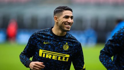 Achraf Hakimi (ici en janvier 2021) quitte l'Inter Milan pour s'engager avec le PSG. (FABRIZIO CARABELLI / DPPI / AFP)