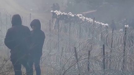 Des milliers de migrants sont toujours bloqués à la frontière entre la Biélorussie et la Pologne. (CAPTURE ECRAN FRANCE 2)