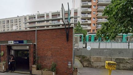 Capture d'écran de la station Bel-Air où un tragique accident s'est déroulé samedi 22 avril 2023. Une femme est morte après que sa veste est restée coincée dans les portes de la rame du métro. (GOOGLE STREET VIEW)