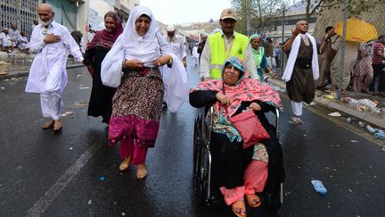 Promenade l'apr&egrave;s-midi &agrave; la Mecque, y compris en chaise roulante (5 octobre 2014) (DILEK MERMER / ANADOLU AGENCY)