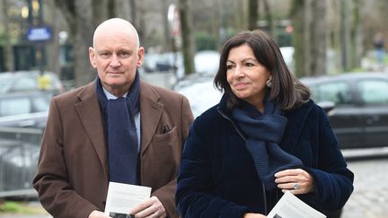 Christophe Girard (à gauche) et la maire Anne Hidalgo, le 1er février 2019 à Paris. (MAXPPP)