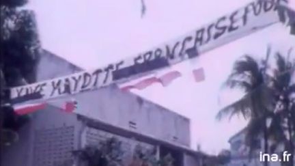 &nbsp; ("Vive Mayotte française", extrait d'un reportage de TF1 sur le deuxième référendum sur l'indépendance (avril 1976) © archives INA)