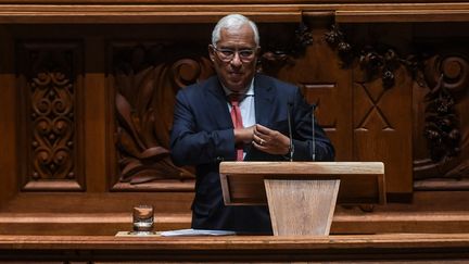 Le Premier ministre Antonio Costa lors du débat sur le vote du budget au Parlement à Lisbonne, le 27 octobre 2021. (PATRICIA DE MELO MOREIRA / AFP)