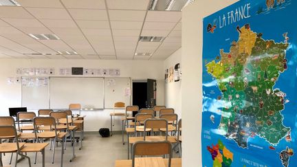 Une salle de classe au collège Paul Fort, à Montlhéry (Essonne). (NOÉMIE BONNIN / FRANCE-INFO)