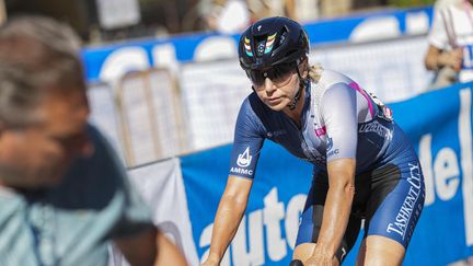 La coureuse cycliste Olga Zabelinskaya de l'équipe Tashkent City sur la 7e étape du Giro 2024, le 12 juillet. (MARCO ZAC / AFP)