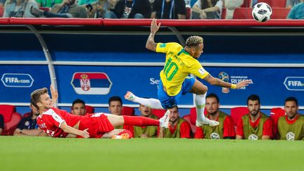 Le Brésilien Neymar face à la Serbie le 27 juin 2018 à Moscou (Russie). (WILLIAM VOLCOV / BRAZIL PHOTO PRESS)