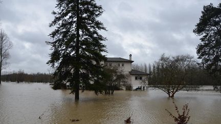 Peyrehorade (Landes), 25 janvier 2014, un village compl&eacute;ment sous les eaux (  MAXPPP)