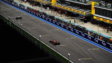 Max Verstappen lors du&nbsp;Grand Prix de Russie, à Sotchi, le 26 septembre 2021. (VLADIMIR ASTAPKOVICH / SPUTNIK / AFP)