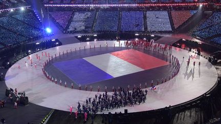 La délégation française lors de la cérémonie d'ouverture des Jeux olympiques d'hiver de Pyeongchang (Corée du Sud), le 9 février 2018. (JAVIER SORIANO / AFP)