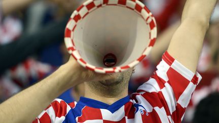 GROUPE C - CROATIE - Le supporter croate, nostalgique de la vuvuzela. (ODD ANDERSEN / AFP)