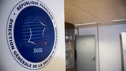 Le logo de la&nbsp;direction générale de la sécurité intérieure (DGSI), à Levallois-Perret (Hauts-de-Seine), où siège le service de renseignement français, le 5 novembre 2018. (ARTHUR NICHOLAS ORCHARD / AFP)