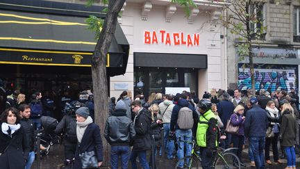 Cérémonie d'hommage aux victimes des attentats du 13-Novembre, le 13 novembre 2016 devant le Bataclan à Paris. (?FLORENCE GALLEZ/WOSTOK PRESS / MAXPPP)