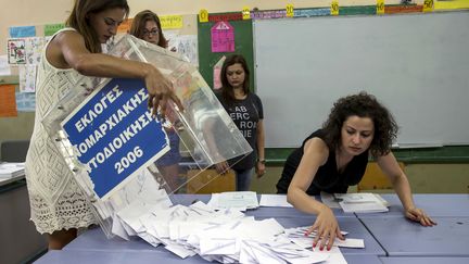 La classe politique française réagit au "non" grec