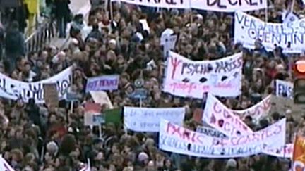 Manifestation des enseignants et chercheurs universitaires le 05 février 2009, à Paris (France 3)