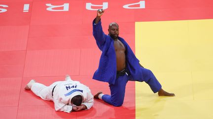 Teddy Riner après sa victoire sur Tatsuro Saitō, lors du tournoi par équipe aux Jeux olympiques de Paris, le 3 août 2024. (SEBASTIEN BOTELLA / MAXPPP)