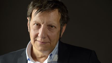 Le metteur en scène et acteur Robert Lepage a de nouveau créé la controverse en ne chosissant pas des acteurs d'origine amérindienne pour son spectacle sur les origines du Canada.
 (BERTRAND GUAY / AFP)