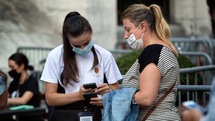 Covid-19 : le masque obligatoire en extérieur dans de plus en plus de départements