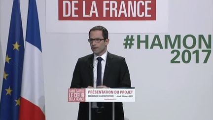 Le candidat socialiste a fait cette allusion au climat d'affaires qui perturbe la campagne électorale, en préambule à la présentation de son programme.