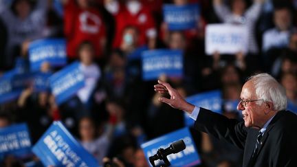 Bernie Sanders, candidat aux primaires démocrates, après sa victoire dans le New Hampshire, à Concord (Etats-Unis), le 9 février 2016. (SPENCER PLATT / GETTY IMAGES NORTH AMERICA / AFP)