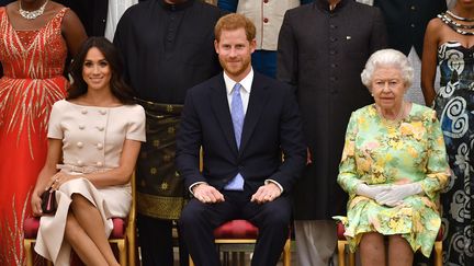 Meghan Markle, le prince Harry et la reine d'Angleterre Elizabeth II, à Londres, le 26 juin 2018. (JOHN STILLWELL / POOL)