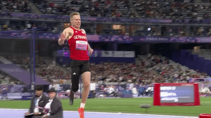 L'Allemand Markus Rehm, champion paralympique de saut en longueur, a sauté 8,13 m, mercredi 4 septembre. Avec la même performance, il aurait fini sixième des JO cet été. Mais ses précédentes demandes de participation aux JO ont été refusées, car sa prothèse lui offrirait un avantage.