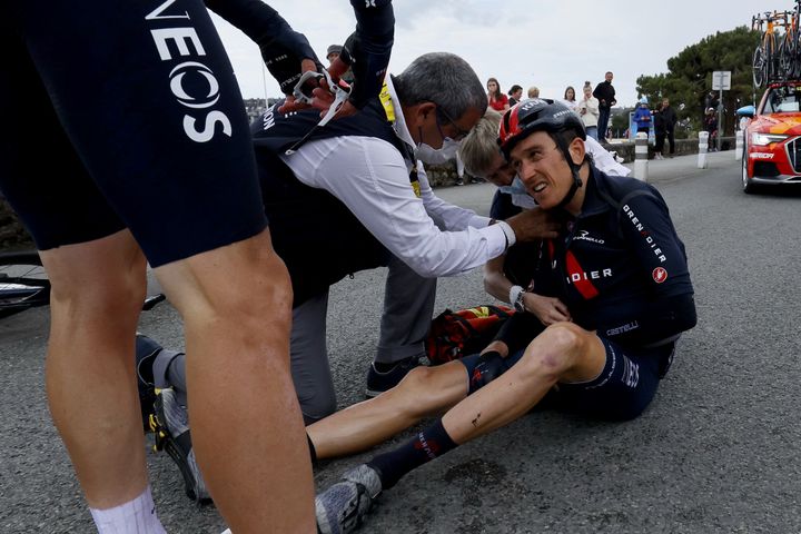 Geraint Thomas (Ineos) a été pris dans une chute lors de la 3e étape. (THOMAS SAMSON / AFP)