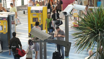 &nbsp; (Un logiciel d'analyse du comportement pourrait être intégré aux caméras de la SNCF © MaxPPP)