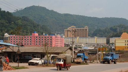 Dans la province nord de Luang Namtha, en mars 2011, une zone en construction investie par les Chinois. (HOANG DINH NAM / AFP)