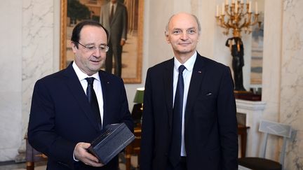 A l'Elys&eacute;e, le pr&eacute;sident de la R&eacute;publique Fran&ccedil;ois Hollande re&ccedil;oit le rapport annuel de la Cour des Comptes, le 10 f&eacute;vrier 2014. (ERIC FEFERBERG / POOL)