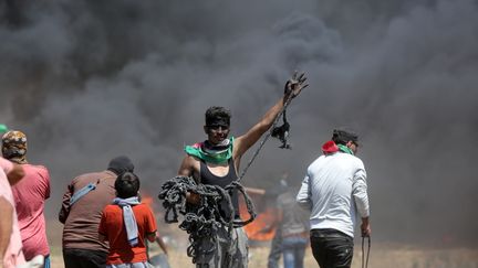 Des manifestants palestiniens protestent à la frontière entre Israël et la bande de Gaza, lundi 14 mai 2018. (MOMEN FAIZ / NURPHOTO)