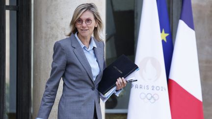 La ministre de la Transition énergétique, Agnès Pannier-Runacher, quitte l'Elysée, à Paris, le 1er octobre 2024. (LUDOVIC MARIN / AFP)