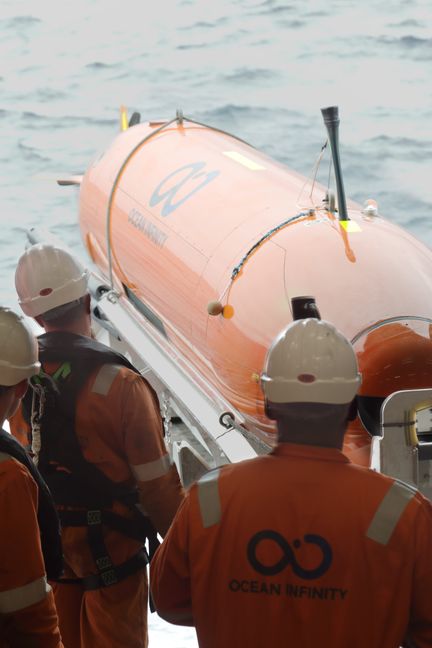 La société américaine Ocean Infinity met à l'eau un drone sous-marin, le 24 janvier 2018. (OCEAN INFINITY / AFP)