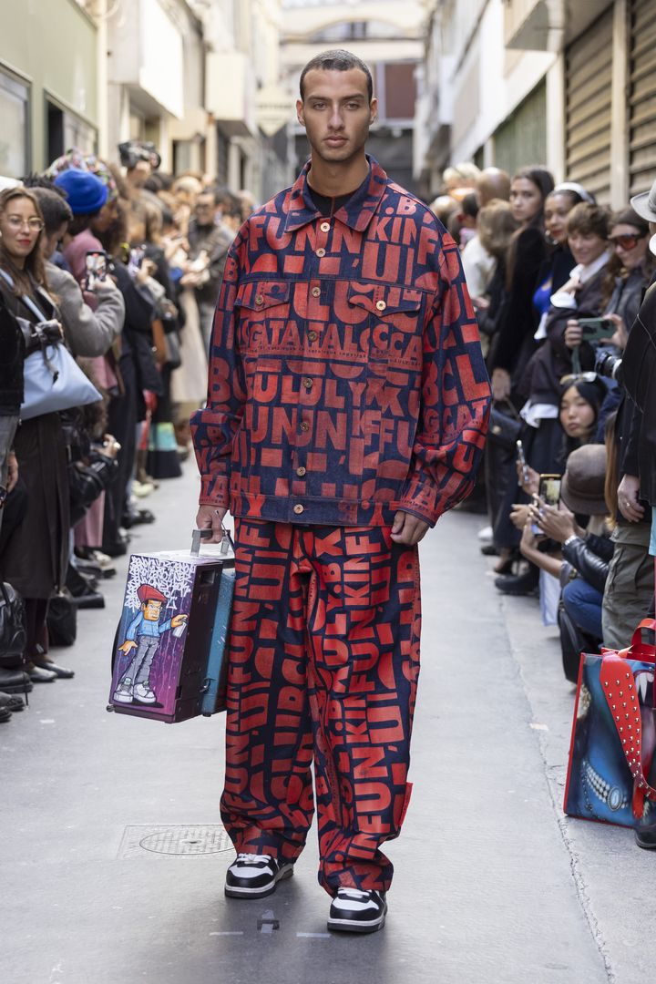 Défilé Xuly Bët printemps-été 2025, le 27 septembre 2024, à la Paris Fashion Week. (VALERIO MEZZANOTTI / XULY BET)