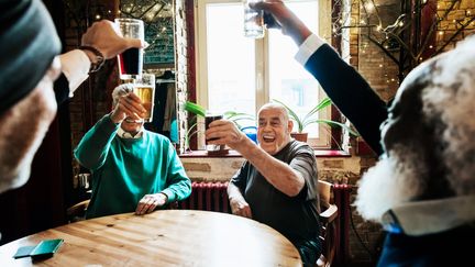 Les cafés, c'était mieux avant... Et les cafés de jadis aussi...Illustration (HINTERHAUS PRODUCTIONS / DIGITAL VISION / GETTY IMAGES)