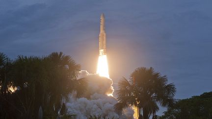 &nbsp; (La fusée Ariane 5, ici en mai 2015, a réussi jeudi son 70e lancement d'affilée © MaxPPP)