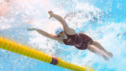 La nageuse française Mélanie Henique, lors des demi-finales du 50 m papillon des championnats du monde à Fukuoka, le 28 juillet 2023. (MANAN VATSYAYANA / AFP)