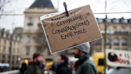 Des manifestants sont ressemblés place de la République à Paris, jeudi 31 mars 2016, à l'appel de l'opération "Nuit Debout". (REVELLI-BEAUMONT / SIPA)