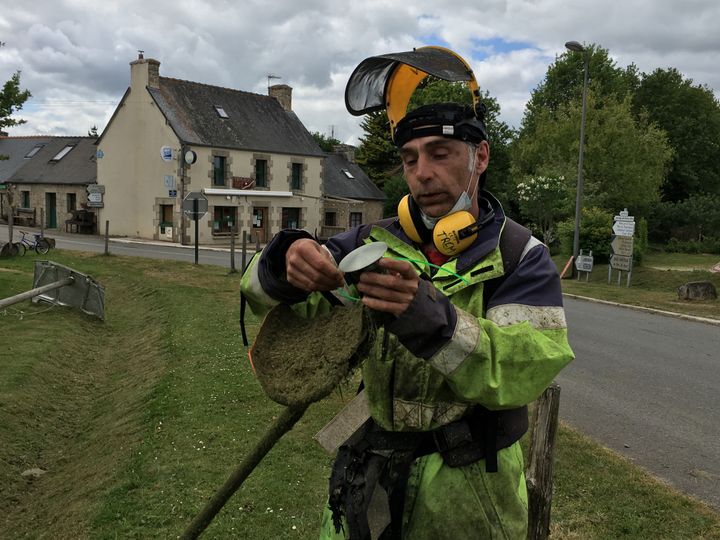 Christophe Sourice à Tremargat (Côtes d'Armor), le 28 mai 2019. (ELISE LAMBERT/FRANCEINFO)