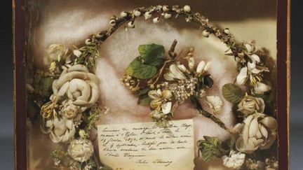 La couronne de mariage de L&eacute;opoldine, la fille de Victor Hugo, a &eacute;t&eacute; vendue 4 750 euros le 4 avril 2012 &agrave; Paris. (CHRISTIE'S)