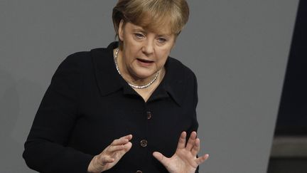 Angela Merkel devant le Bundestag, le 2 d&eacute;cembre 2011 &agrave; Berlin (Allemagne). (TOBIAS SCHWARZ / REUTERS)