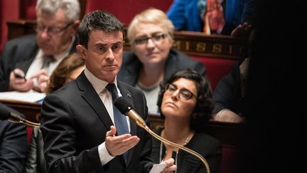 Le Premier ministre, Manuel Valls, assiste à une séance de questions au gouvernement à l'Assemblée nationale, le 5 avril 2016. (YANN KORBI / CITIZENSIDE / AFP)