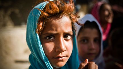  (Des petites filles vivant dans un camp de réfugiés à Kaboul en Afghanistan © Maxppp)