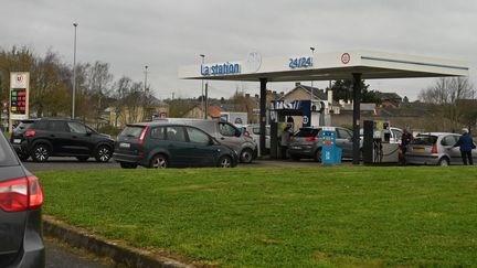 Une station-service de Saint-Mars-la-Jaille (Loire-Atlantique), le 23 mars 2023. (ESTELLE RUIZ / HANS LUCAS / AFP)