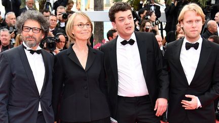 La ministre de la culture Françoise Nyssen sur le tapis rouge avec Radu Mihaileanu , Charles-Evrard Tchekhoff et Ilya Stewart
 (Alberto PIZZOLI / AFP)