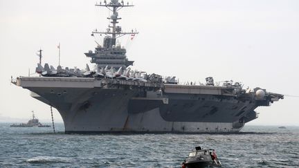 Le porte-avions américain George Washington aux Philippines en 2012. &nbsp;&nbsp; (NOEL CELIS / AFP)