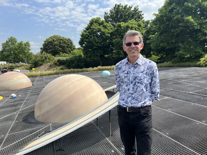 Alessandro Morbidelli, directeur de recherche CNRS à l’Observatoire de la Côte d’Azur et responsable du programme et équipement prioritaire de recherche (PEPR) exploratoire Origins. (JULIE BIGOT / CITE DE L'ESPACE)